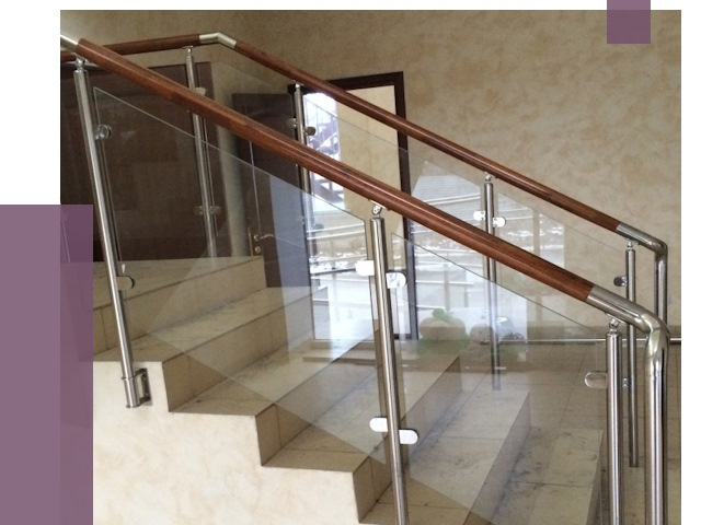 Комбинированные перила из металла и дерева в Орехове-Зуеве